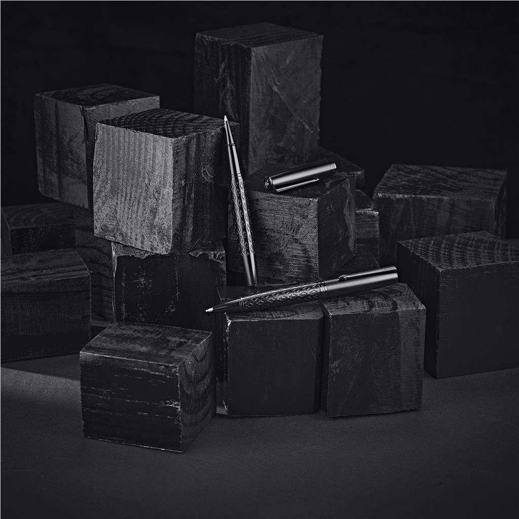 AV 19033 LIFESTYLE NO LOGO